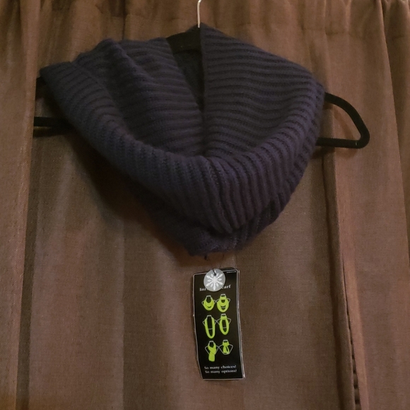 Scarf - Picture 7 of 9